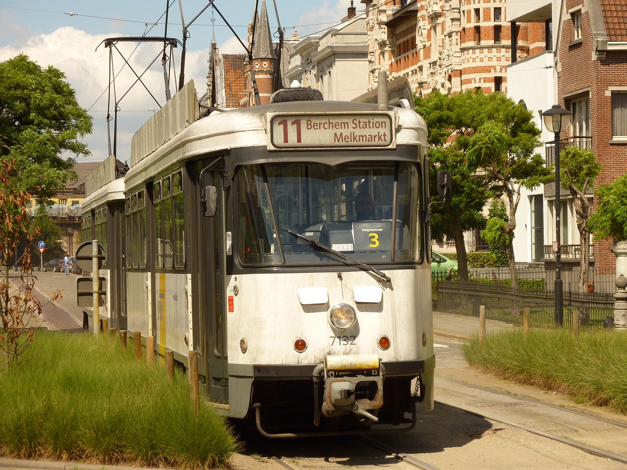 Greening Your Commuting: How Public Transport Helps Sustainability